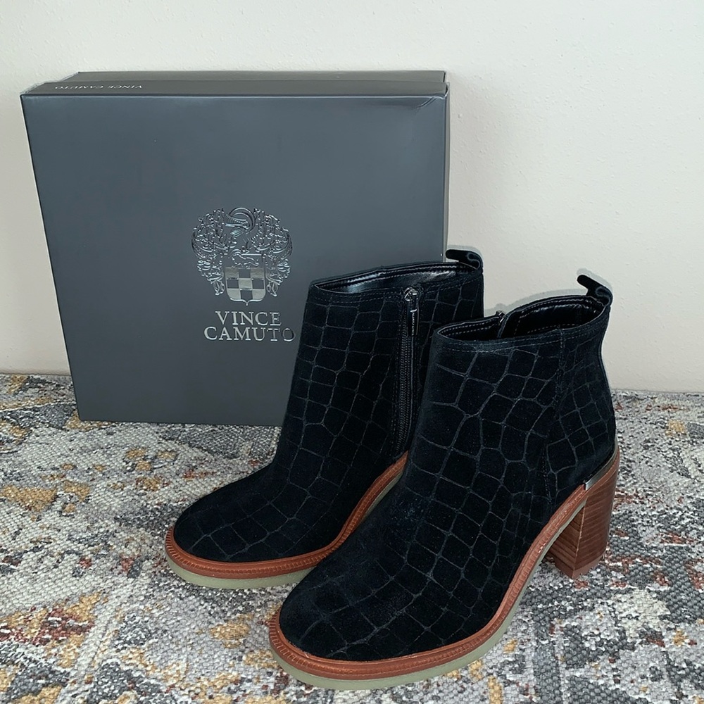 NIB Vince Camuto Women’s Black Leather Suede Crocodile Gorgan Booties Size 8M